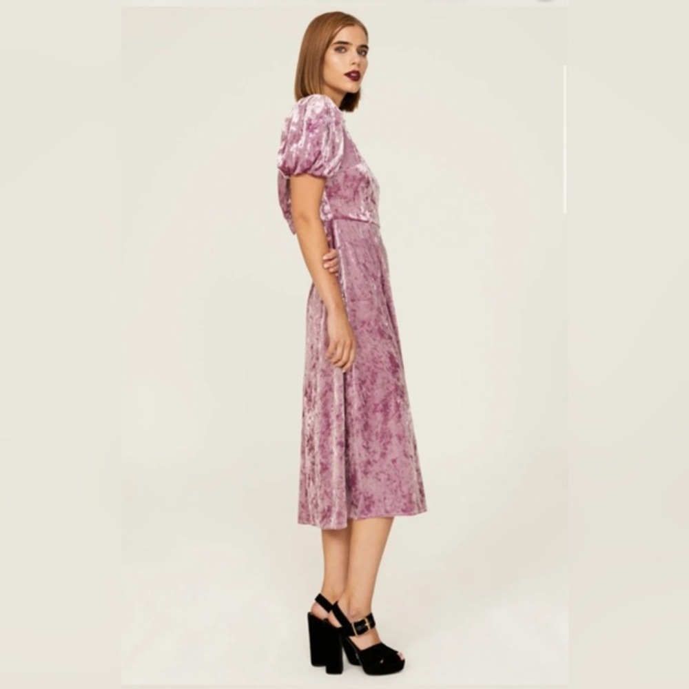 NWT Donna Morgan Velvet Crew Neck Short Puff Sleeve Open Tie Back dress size 4